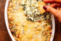 Creamy Baked Spinach and Artichoke Dip for Parties