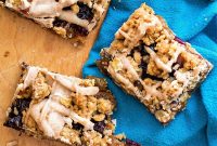 Grandma’s Oatmeal Raisin Bars Recipe for Chewy, Home-Baked Treats