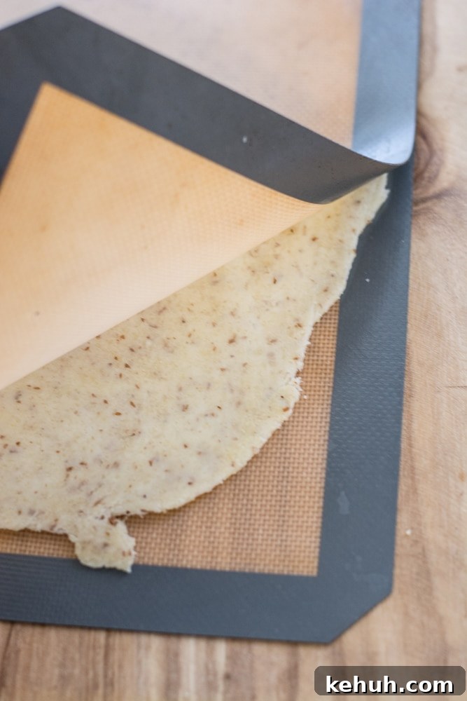 Keto Fat Head Dough Recipe with Step-by-Step Video 5 Learn how to make Keto Fat Head Dough perfect for keto pizzas, cinnamon rolls and more! This step by step tutorial will show you exactly how to make a crispy, delicious low carb crust!