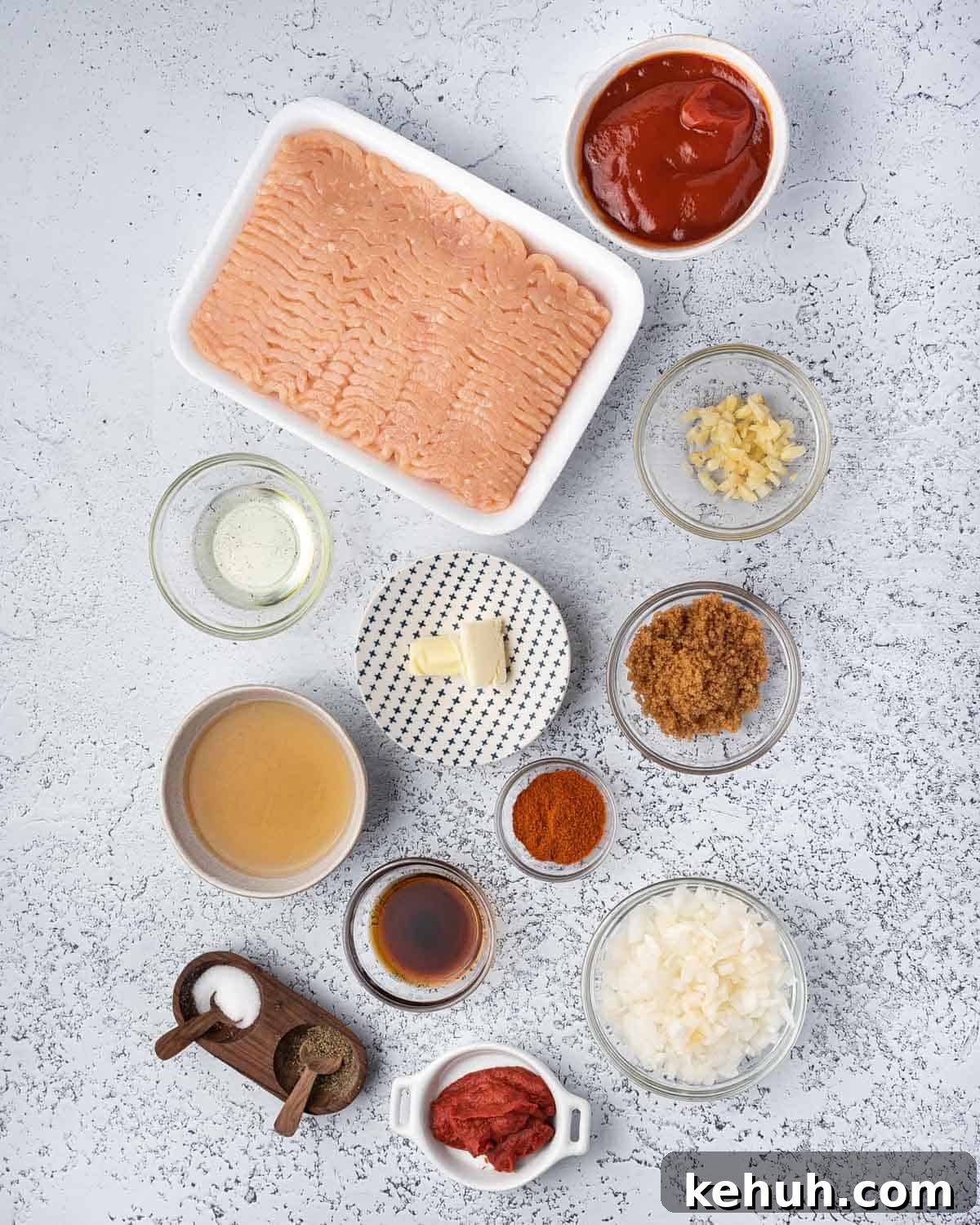 Ingredients needed to make chicken sloppy joes.