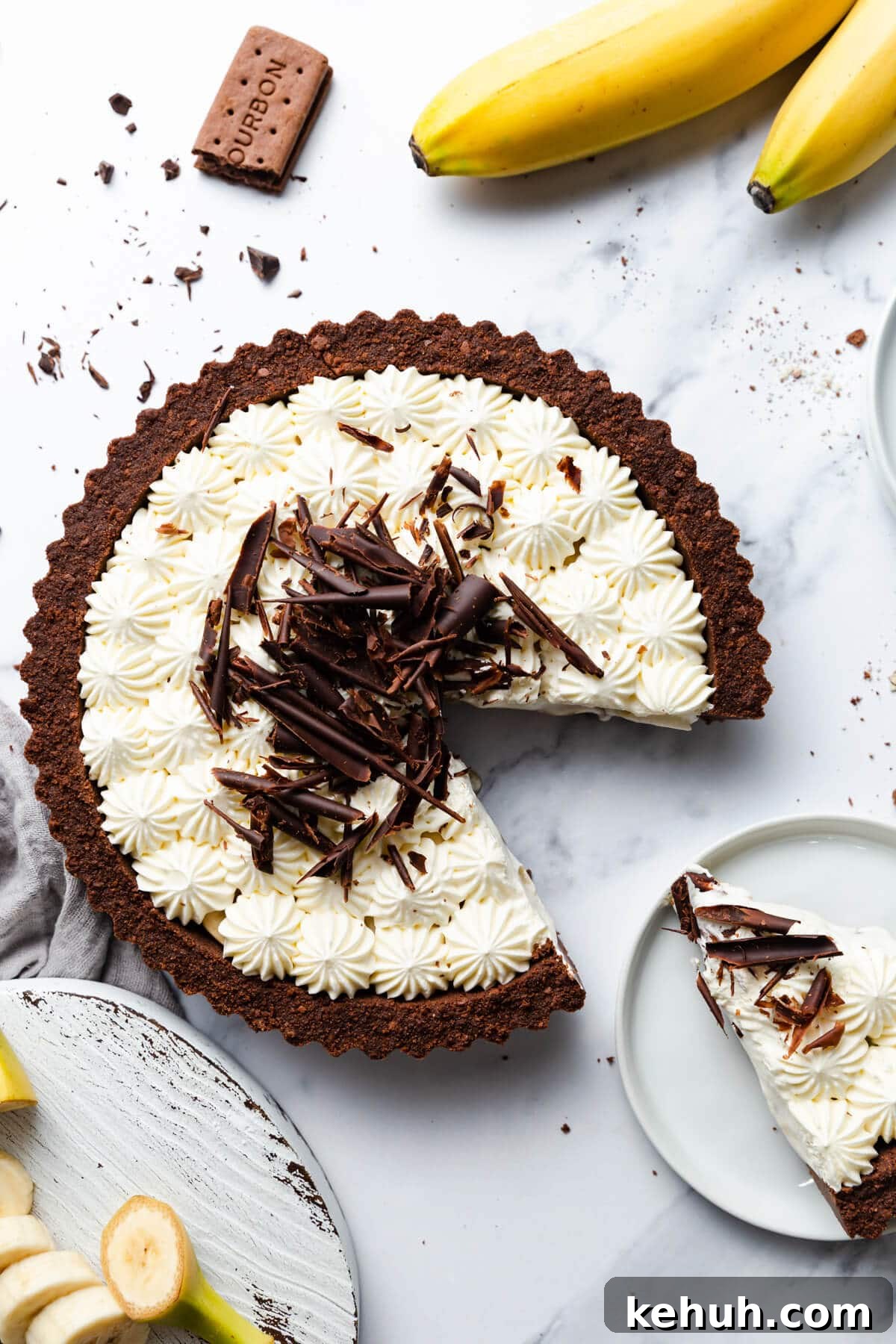 Decadent Vegan Banoffee Pie Recipe for Creamy Caramel Banana Dessert 9 Overhead shot of the banoffee pie with one slice cut out