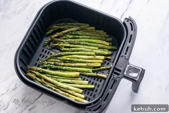 Cooked and tender asparagus in the air fryer