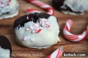 Peppermint Chocolate Christmas Cookies. Chocolate mint cookies with crushed candy canes and white chocolate chips. Dipped in white chocolate and topped with more candy canes! #candycanecookies #peppermintcookies #christmasbaking