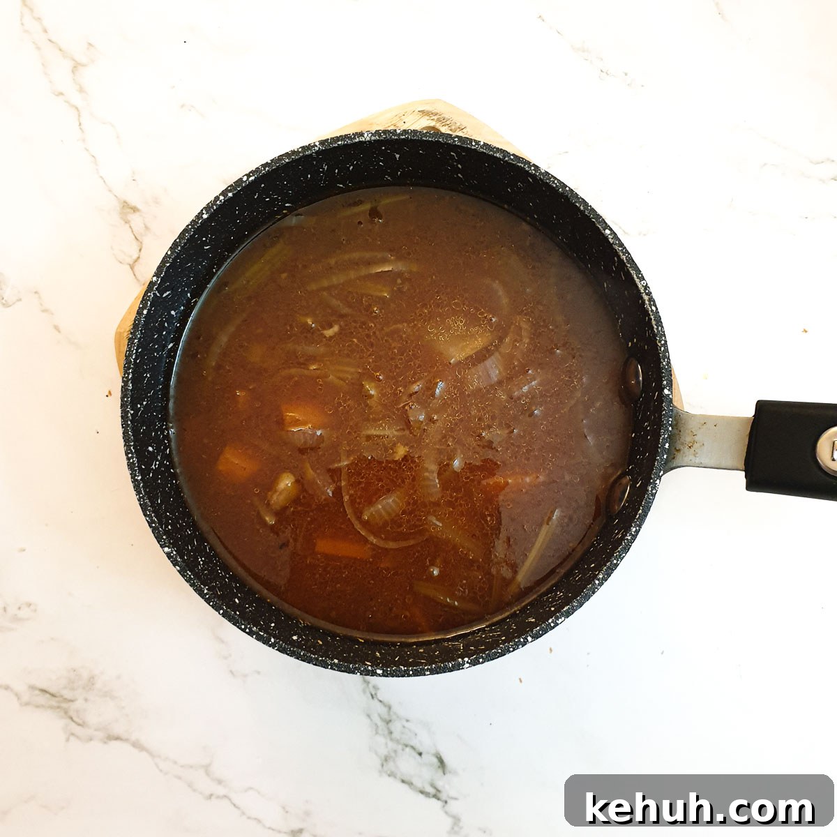  A saucepan of thickened gravy.
