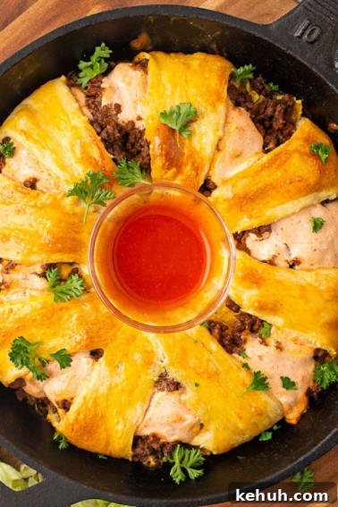 Spicy Chili-Stuffed Dinner Rolls: Savory Bite-Sized Appetizers 14 This delicious Taco Bell Gordita Ring with a crescent twist! It's loaded with layers of seasoned meat, crispy taco shell pieces, and cheese.