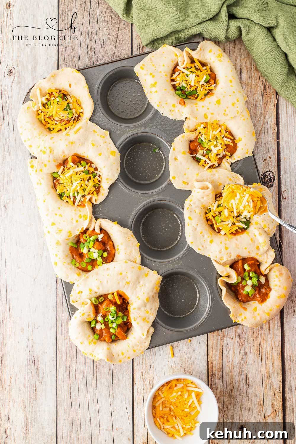 Spicy Chili-Stuffed Dinner Rolls: Savory Bite-Sized Appetizers 7 Sprinkle cheese and green onion on top