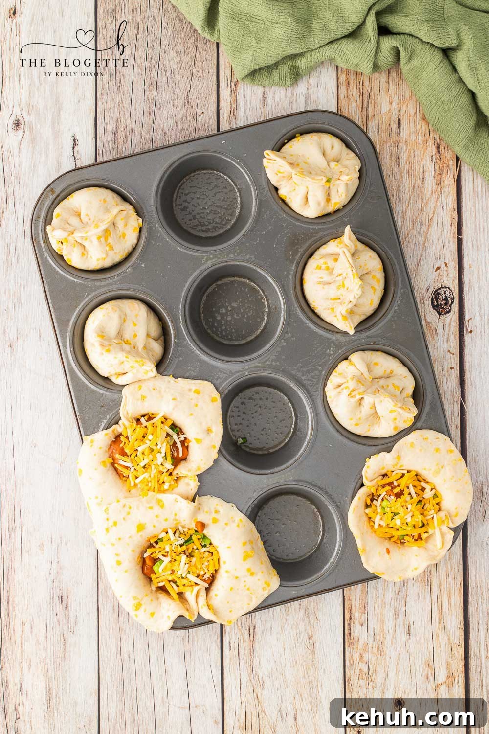 Spicy Chili-Stuffed Dinner Rolls: Savory Bite-Sized Appetizers 8 Pinch and seal the dough at the top